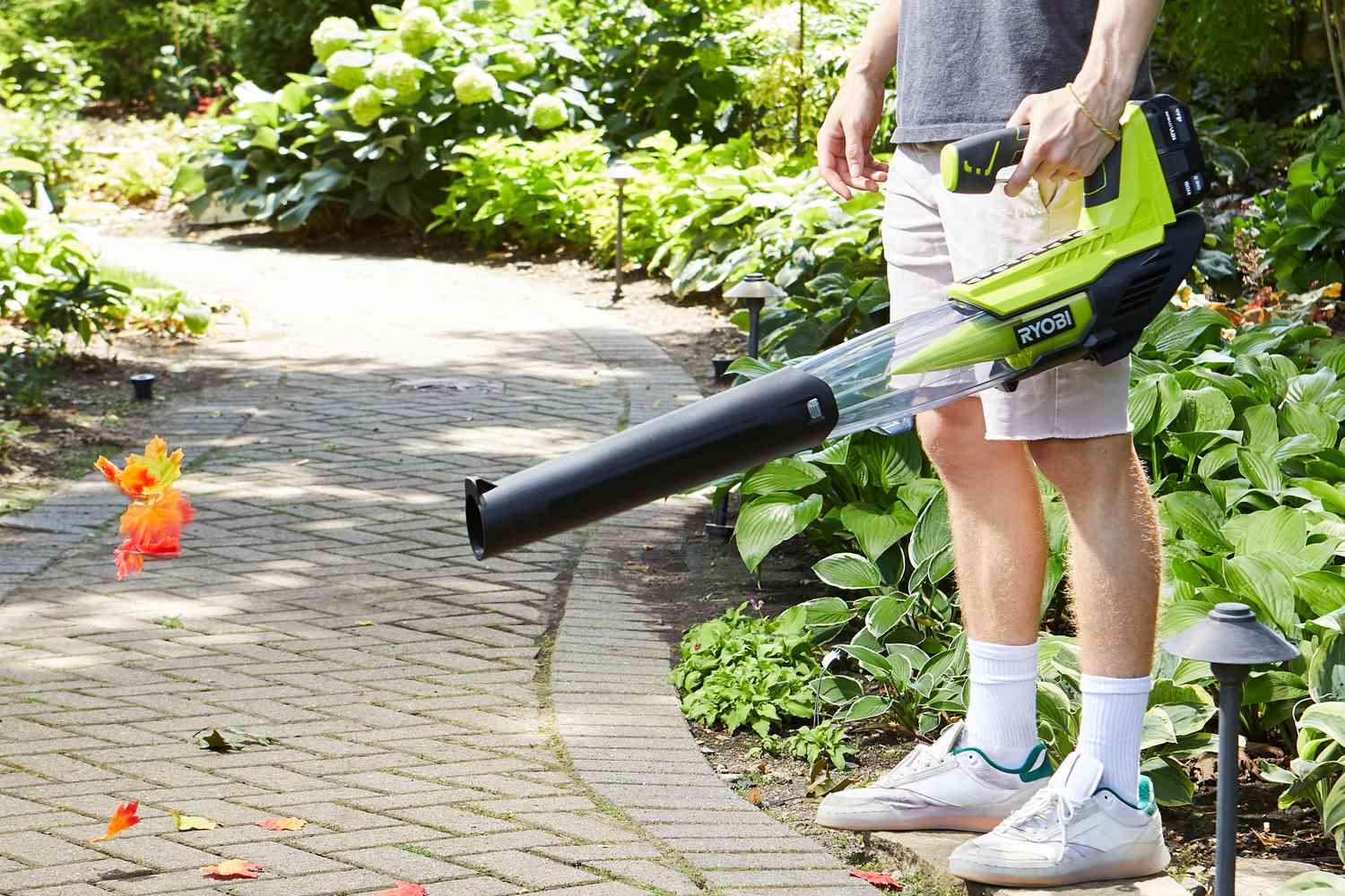 Best Cordless Leaf Blower: Top Battery-Powered Models Reviewed